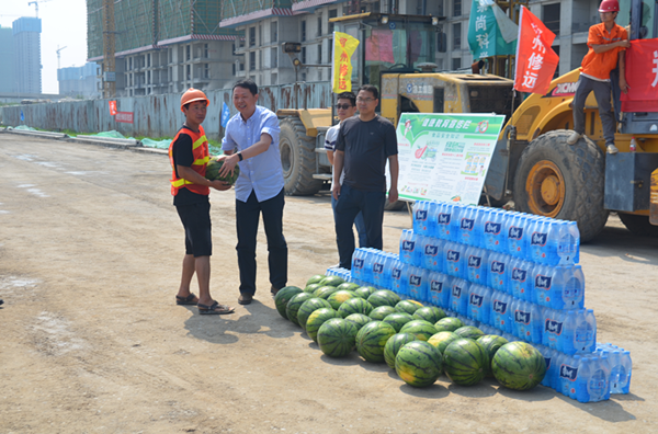 赢博手机站·官方版在线-赢博(中国)
开展夏季送清凉慰问市政工程一线活动